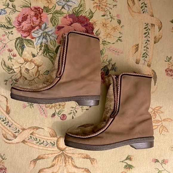 Yodelers Suede Fleece Lined Fur Boots - Picture 4 of 7